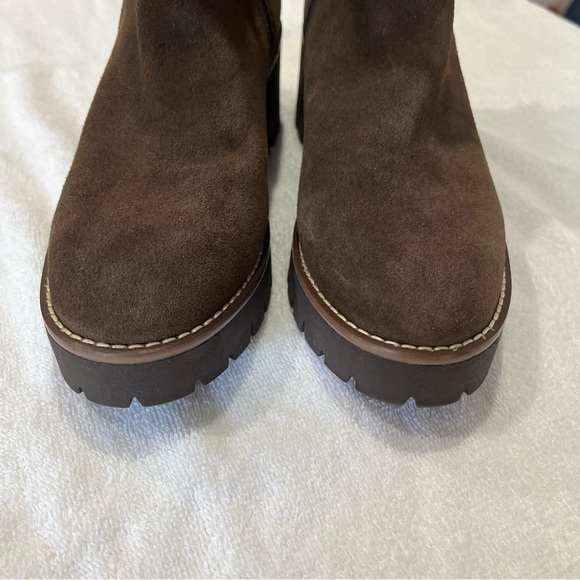 Blondo Chocolate Suede Chukka Ankle Boots with Buckle Lug Soles 5.5 - Picture 5 of 7
